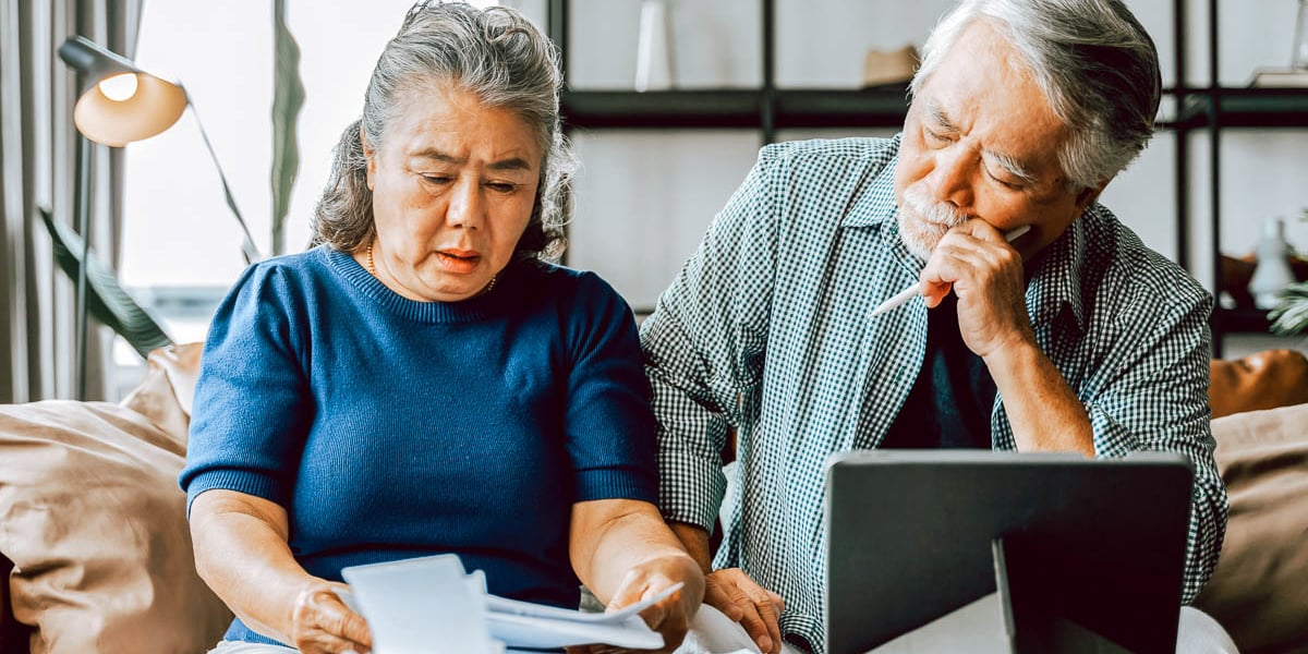 Pros and Cons of Keeping Your Divorce Private Until It's Done