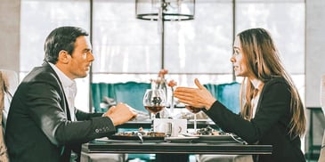 ex spouses discussing things over dinner
