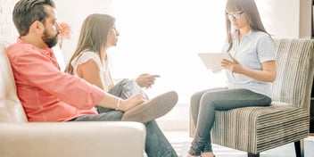 Couple conversing with evaluative mediator