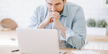 man deciding whether to file a response to a divorce petition in california