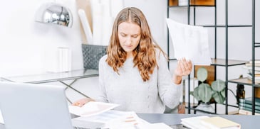 woman completing her divorce paperwork online and at home