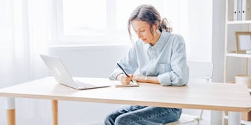 Woman writes information about refinancing her home post divorce